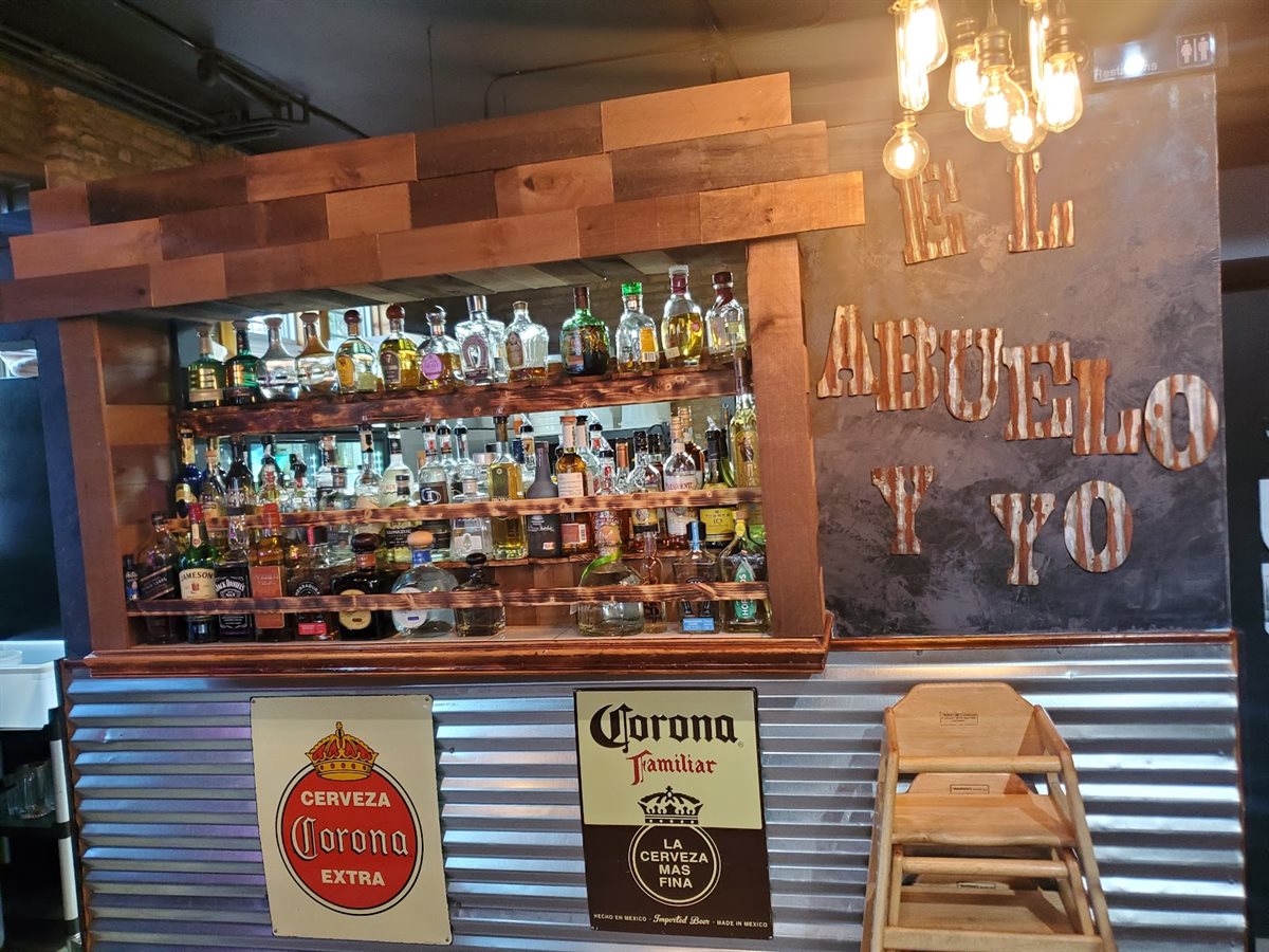 Mariscos El Abuelo y Yo